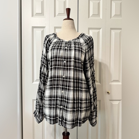 LOFT EUC❤️ Black and White Plaid Relaxed Buttoned Blouse with detailed neck - Picture 2 of 10